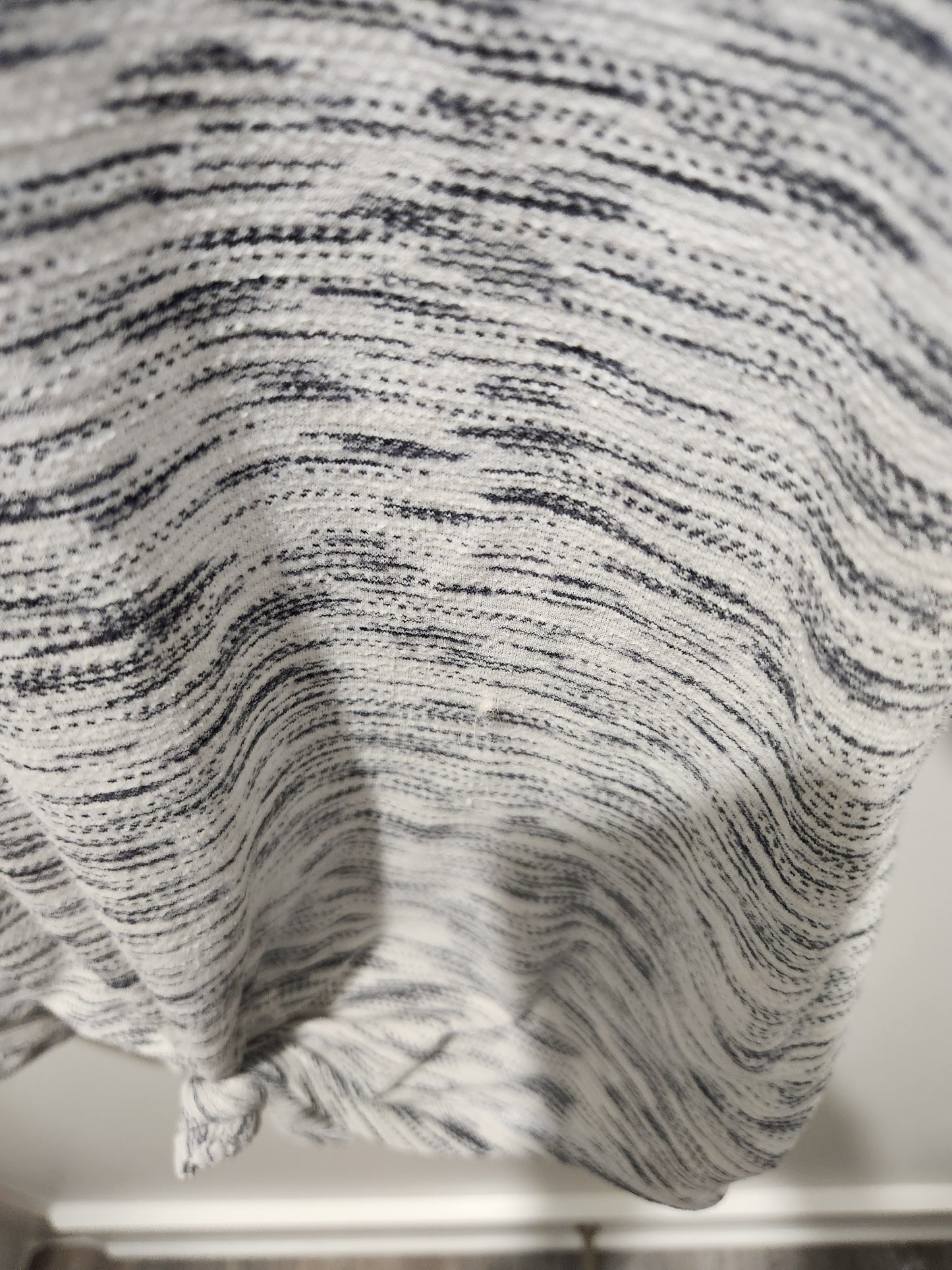 RAWt- Lululemon Grey Patterned workout top Holly's Collection SZ 14