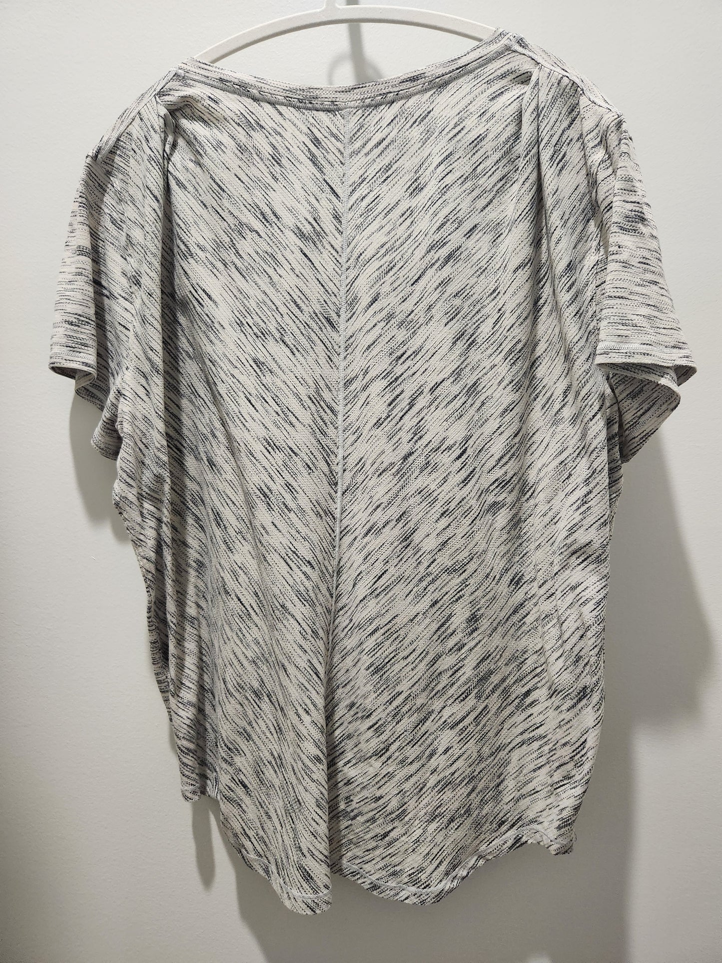 RAWt- Lululemon Grey Patterned workout top Holly's Collection SZ 14